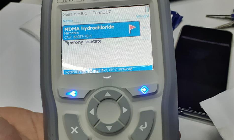 2020-8-27-1017Ramanův spektometr.jpg